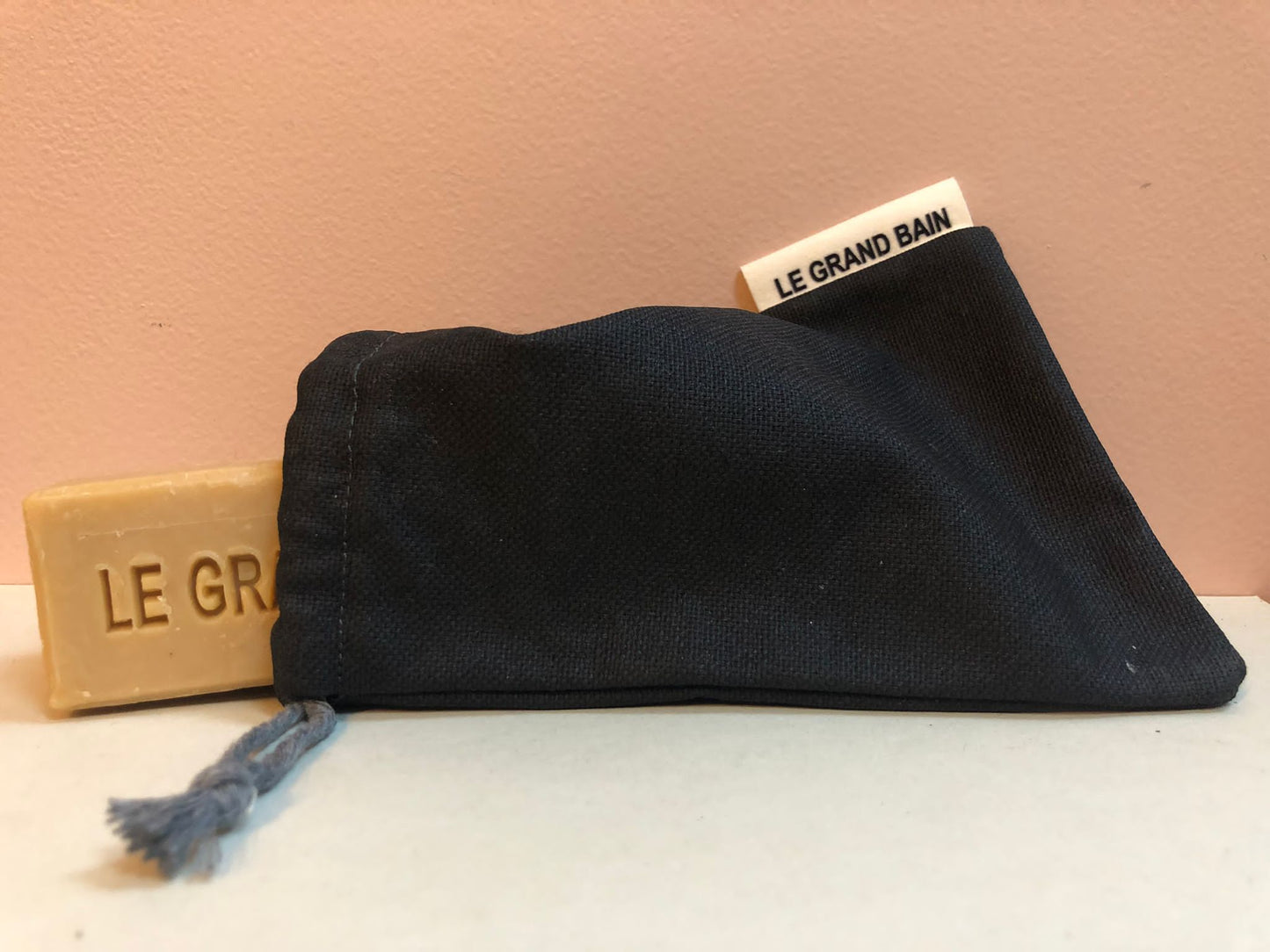 Pochette à savon gris anthracite LE GRAND BAIN